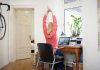5 posturas de yoga para trabajos de escritorio Posturas de yoga