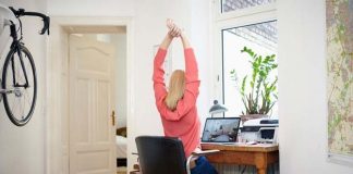5 posturas de yoga para trabajos de escritorio Posturas de yoga