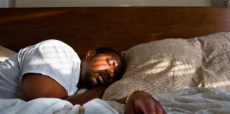 Qué comer y evitar para dormir mejor ¿Comer tarde en la noche causa aumento de peso?