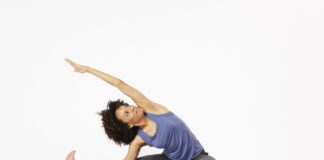 Cómo hacer la postura girada de la cabeza a la rodilla (Parivrtta Janu Sirsasana)