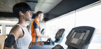 Entrenamiento de caminatas en cinta rodante con pendientes