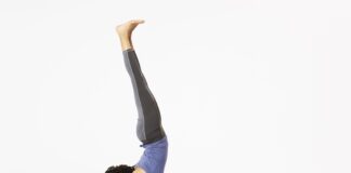 Cómo hacer la parada del antebrazo (Pincha Mayurasana) en yoga