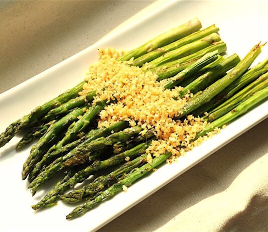 Receta de espárragos asados al horno de inspiración asiática