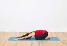 Cómo hacer la postura del niño (Balasana)