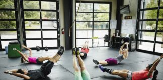 Fortalezca los músculos abdominales con ejercicios con pesas