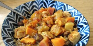Estofado de pollo y verduras de raíz con especias marroquíes