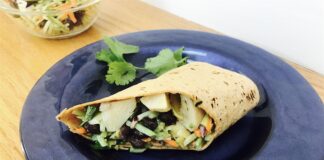 Wrap cremoso de ensalada de col y verduras
