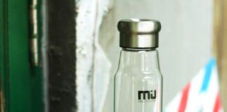 Revisión de la botella de agua de vidrio Miu Color