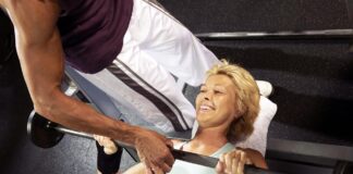 Su guía para el entrenamiento de fuerza mayor de 50 años
