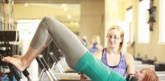 Tonifique la parte posterior de los brazos con ejercicios de Pilates