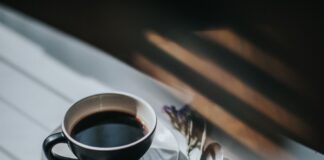 ¿Cuánta cafeína hay en una taza de café?