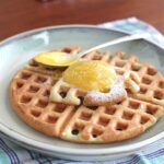 Receta de waffles de trigo sarraceno con cuajada de lima fresca