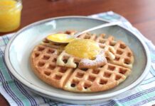 Receta de waffles de trigo sarraceno con cuajada de lima fresca