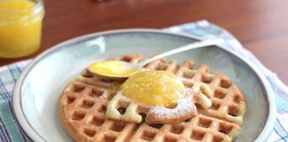 Receta de waffles de trigo sarraceno con cuajada de lima fresca