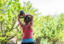 Cómo realizar un Halo con Kettlebell (pesas rusas): Técnicas, Beneficios, Variaciones