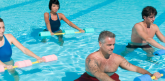 Tres ejercicios en el agua para mejorar la flexibilidad
