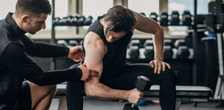 ¿Qué tareas desempeña un monitor de gimnasio?